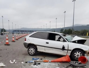 Πήγαινε ημίγυμνος ανάποδα στην ΕΟ για 165 χλμ. και με ταχύτητα 130χλμ./ώρα! (φωτό, βίντεο)